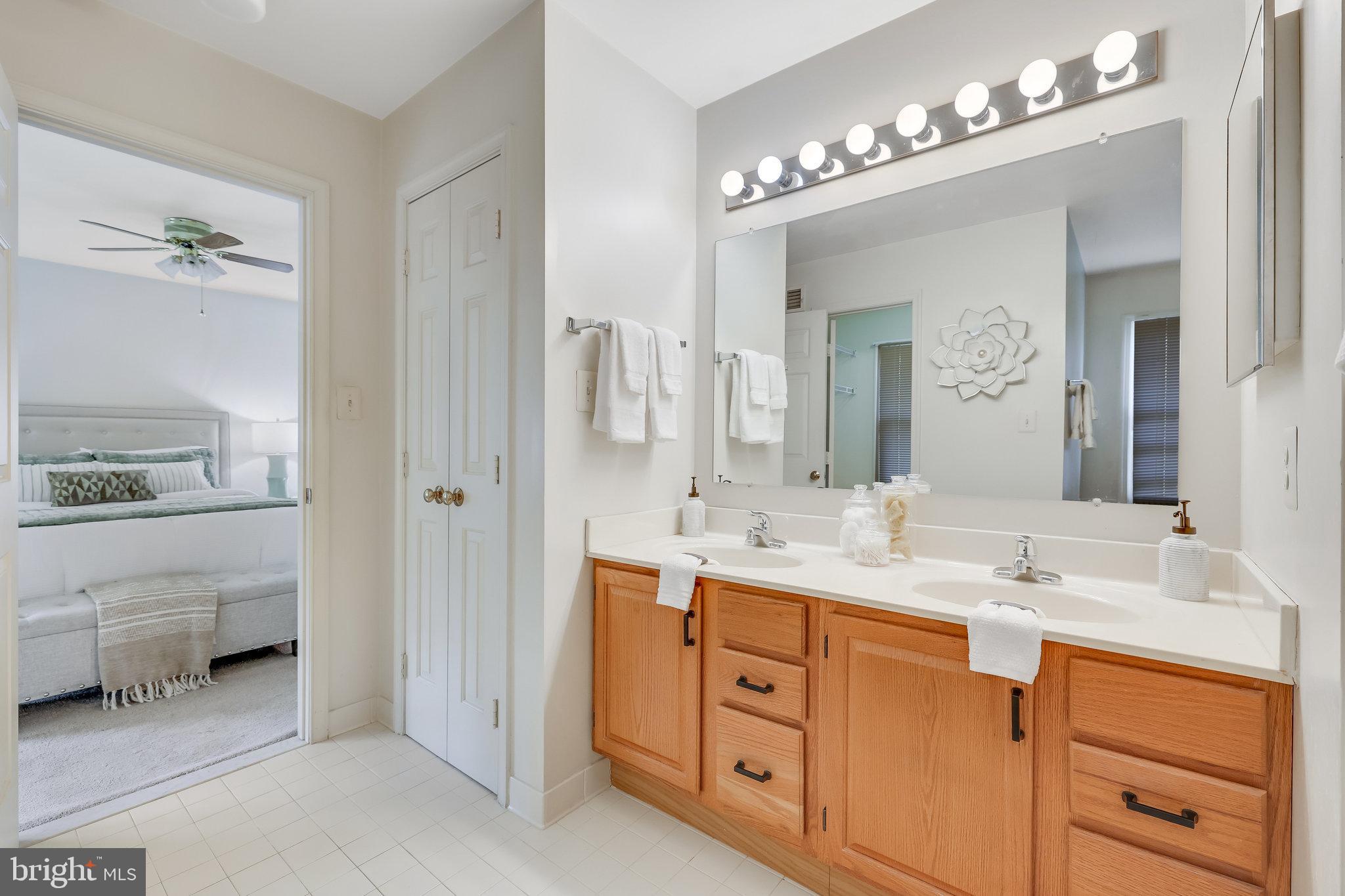 21757 Rolling Woods Place Sterling, VA 20164 - Photo 33 of 65 Primary En-Suite Bathroom