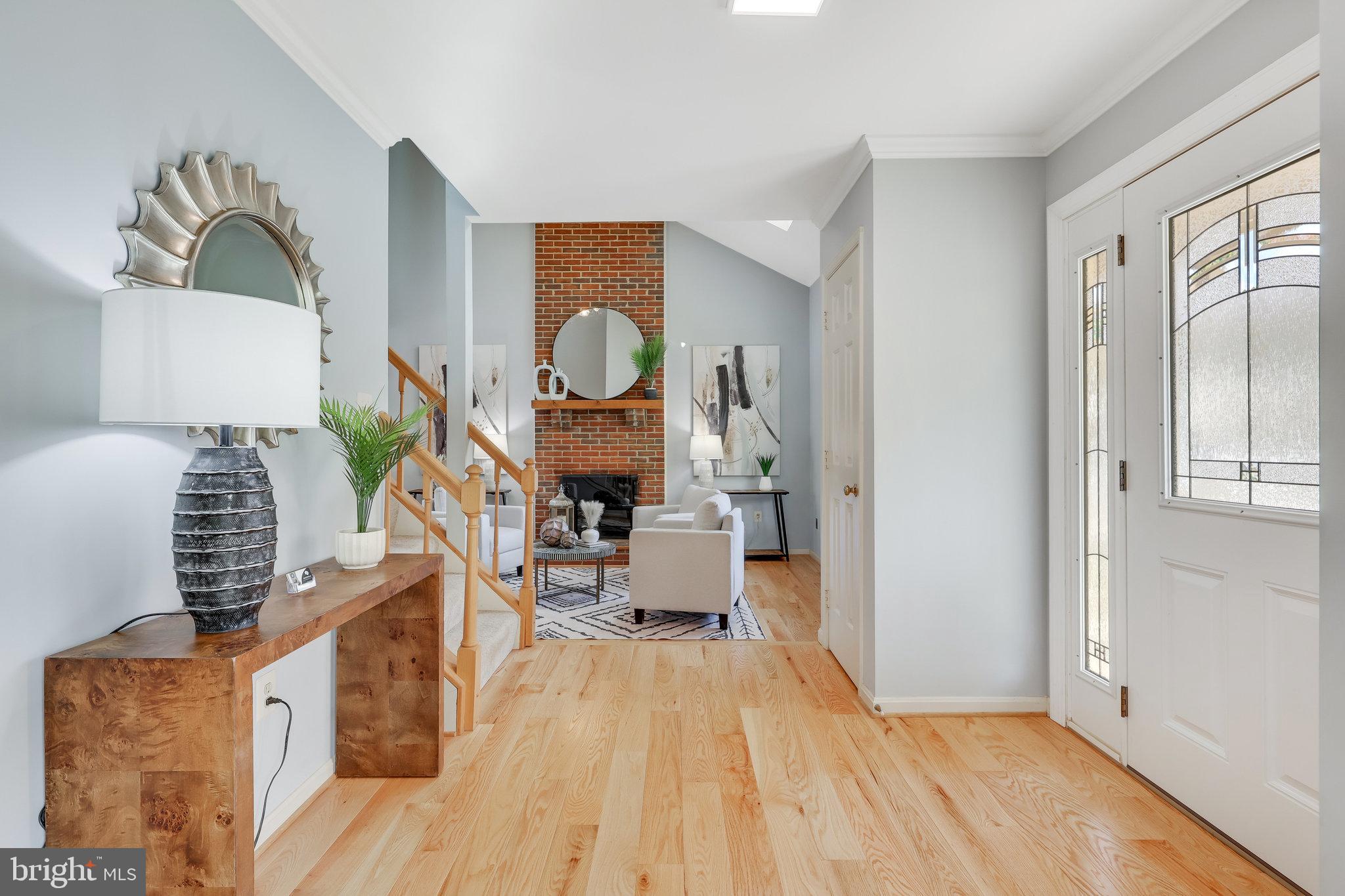 21757 Rolling Woods Place Sterling, VA 20164 - Photo 4 of 65 Front Entry / Foyer