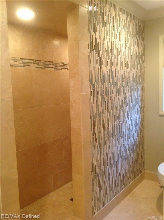 1423 Oakstone Drive Rochester, MI 48309 - Photo 16 of 23 Master walk in shower