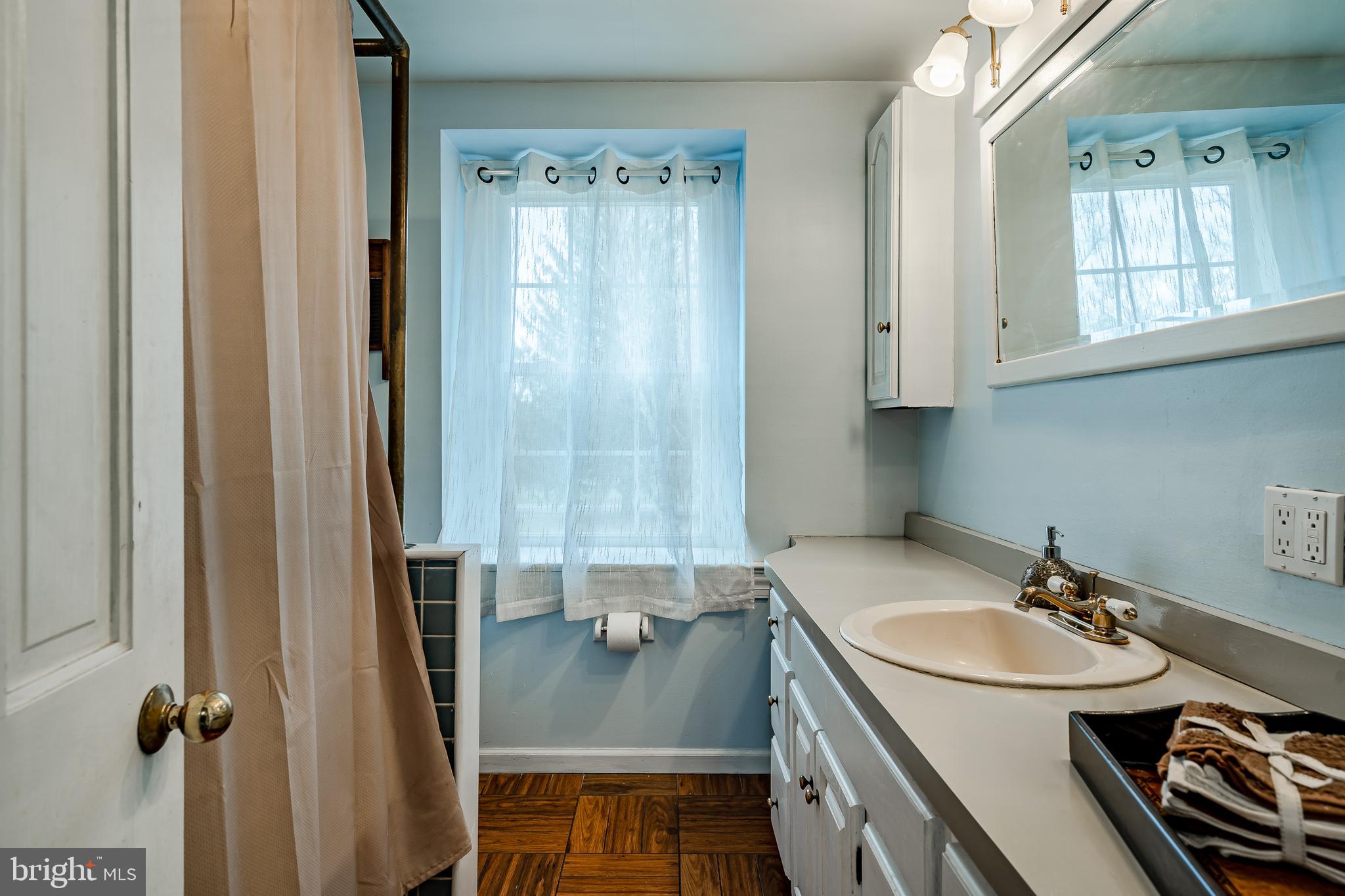 824 Swedesford Road Ambler, PA 19002 - Photo 53 of 72 2nd floor bath with shower and tub