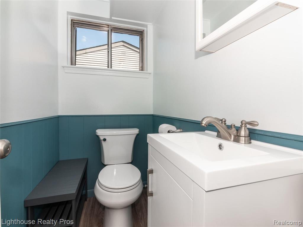 35019 Rutherford Street Clinton Township, MI 48035 - Photo 11 of 28