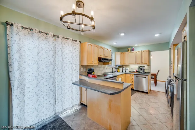 $389,900 | 1465 Bridgeport Lane, Aurora, IL 60504