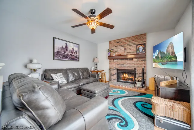 $389,900 | 1465 Bridgeport Lane, Aurora, IL 60504