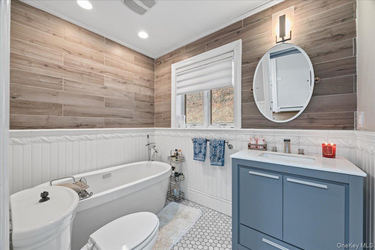 772 Rte 9W Nyack, NY 10960 - Photo 10 of 18 First floor Full bathroom featuring with soaker tub