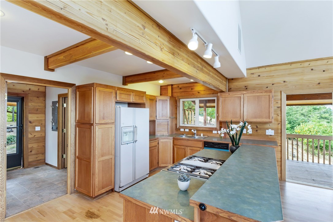 825 Julie Road Friday Harbor, WA 98250 - Photo 5 of 24 Gallery Image 5