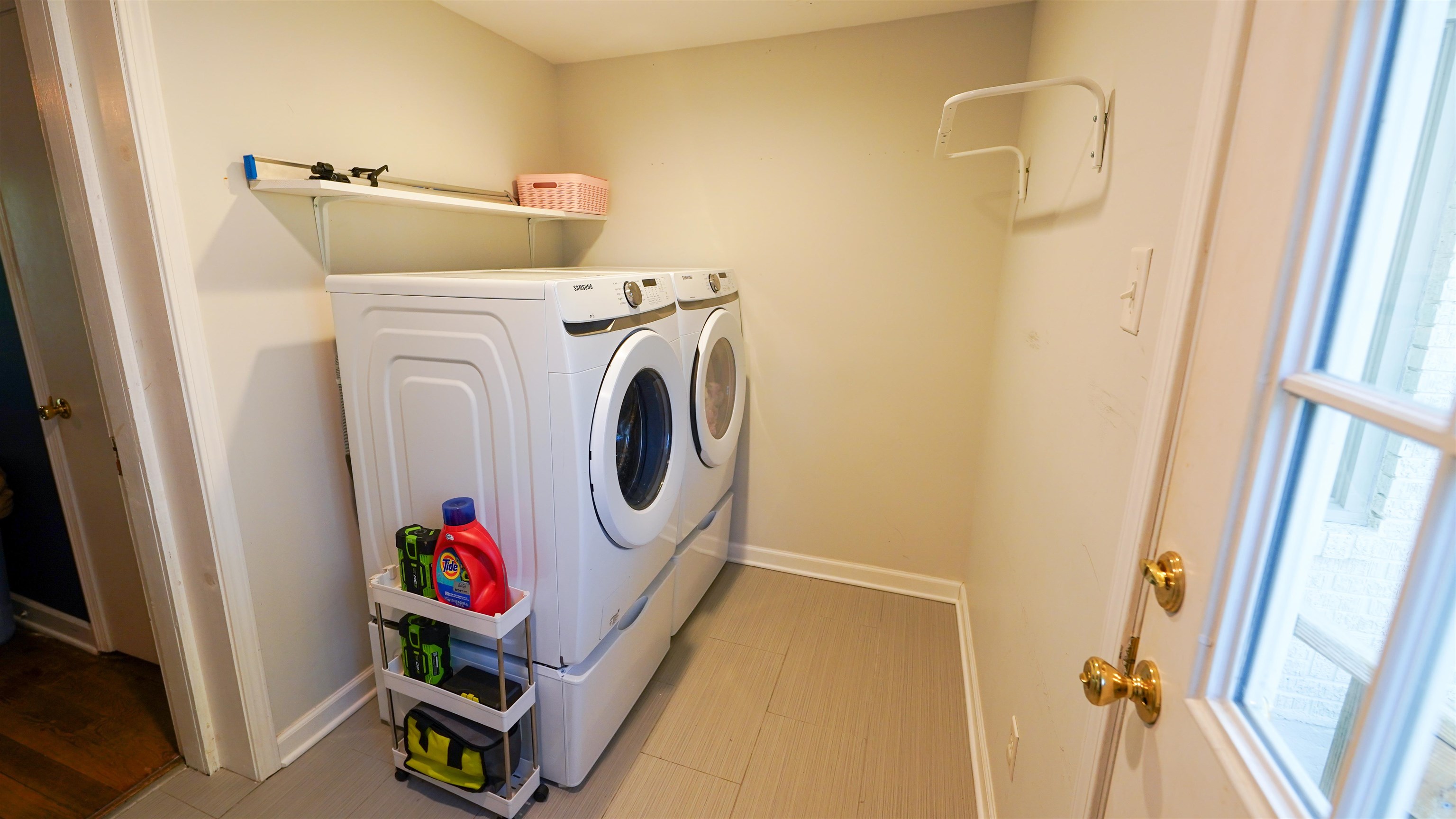 784 Vaughn Road Memphis, TN 38122 - Photo 23 of 28 a utility room with dryer and washer