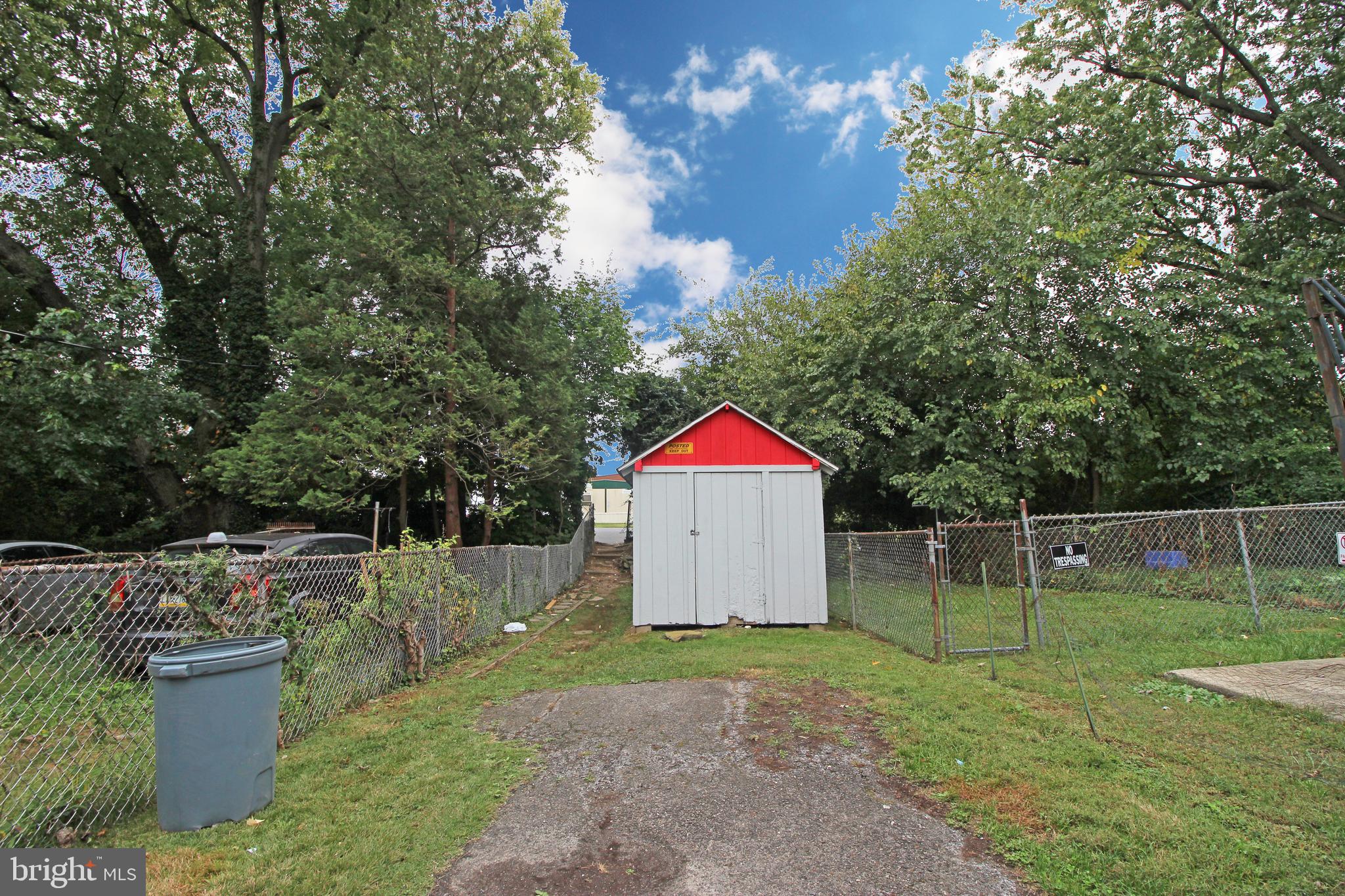 148 Golf Road Darby, PA 19023 - Photo 38 of 41