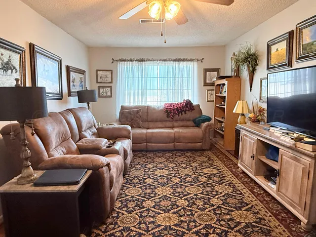 $325,000 | 2034 County Road 621, Hart, TX 79043