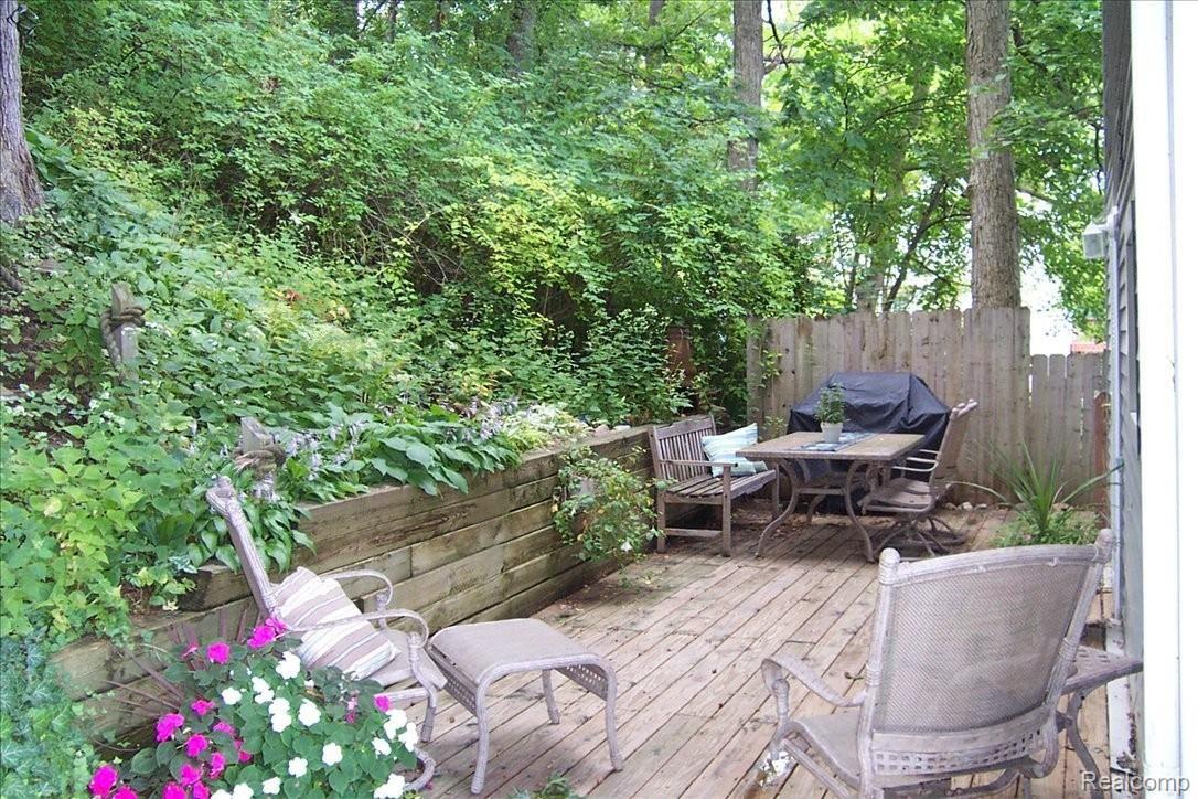 445 Heights Road Lake Orion, MI 48362 - Photo 14 of 24 Private Dining Off Deck