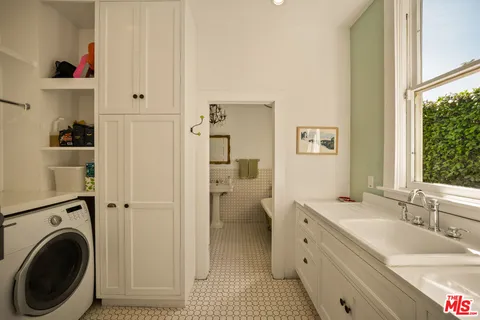 $3,299,000 | 1062 Sanborn Avenue, Los Angeles, CA 90029