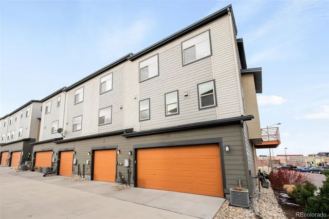 a picture of a bench in an empty room