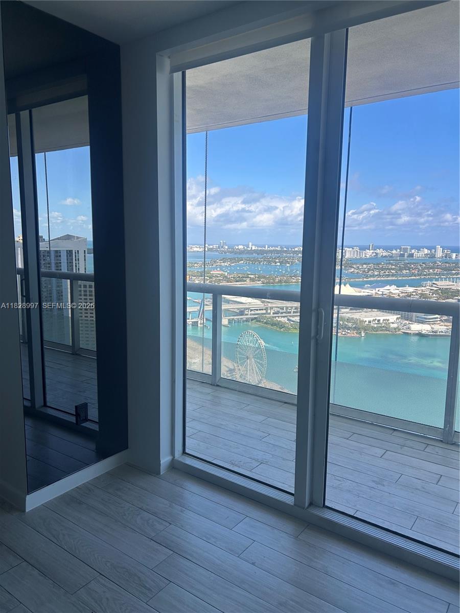 50 Biscayne Boulevard, Unit 4706 Miami, FL 33132 - Photo 31 of 49 a view of an empty room and window