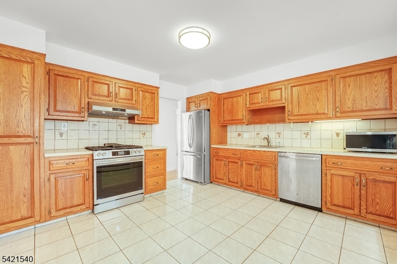 59 Ferguson Road Warren, NJ 07059 - Photo 11 of 41