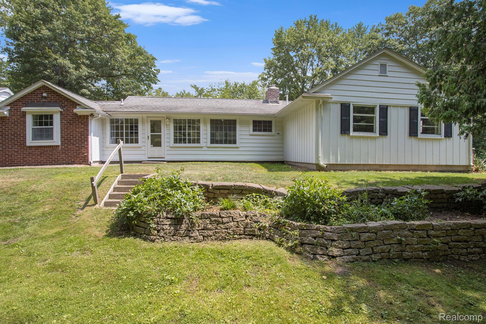 1324 Avon Circle West Rochester, MI 48309 - Photo 34 of 36 Gallery Image 34