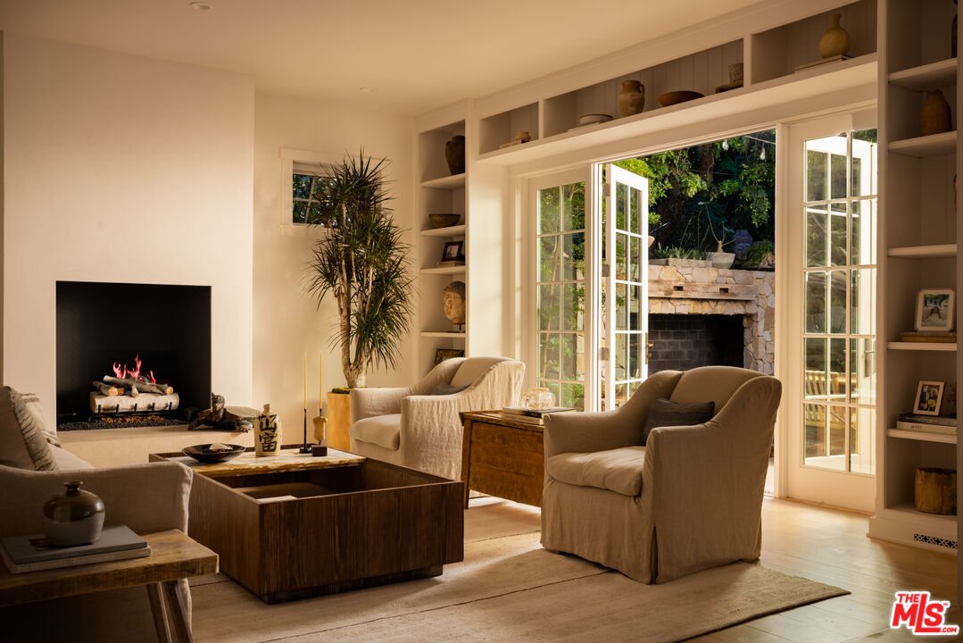 664 Elkins Road Los Angeles, CA 90049 - Photo 13 of 40 a living room with furniture fireplace and flat screen tv