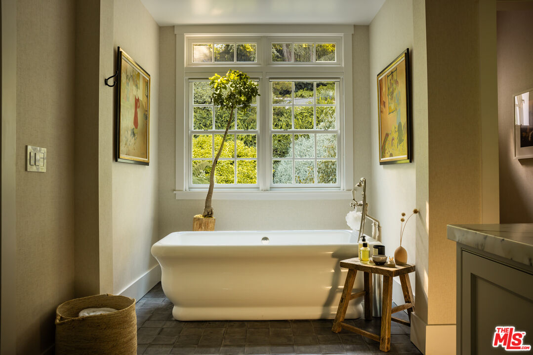 664 Elkins Road Los Angeles, CA 90049 - Photo 21 of 40 a bath tub sitting in a bathroom next to a window