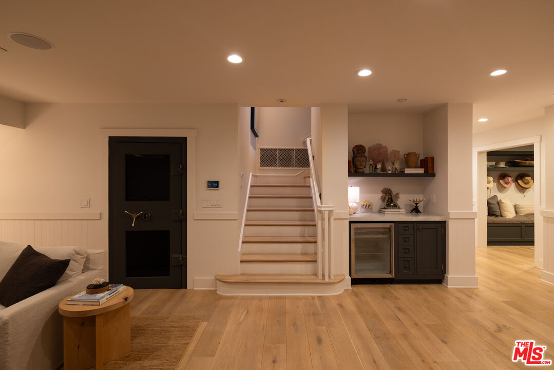 664 Elkins Road Los Angeles, CA 90049 - Photo 26 of 40 a kitchen with stainless steel appliances kitchen island granite countertop a stove and a refrigerator