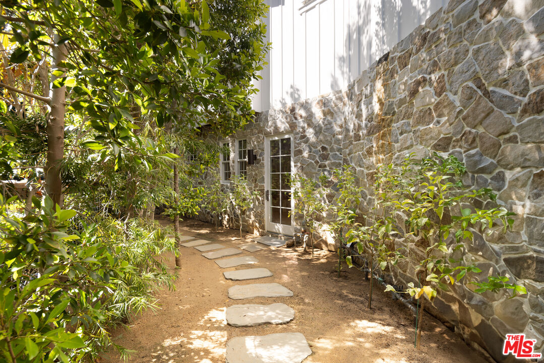 664 Elkins Road Los Angeles, CA 90049 - Photo 39 of 40 a view of house with yard