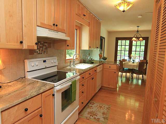 8728 Danbury Circle Raleigh, NC 27613 - Photo 11 of 25 Range is only 2 years old, smooth top and the oven is convection too.