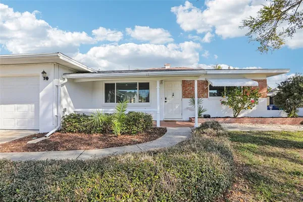 $425,000 | 10569 Lake Vista Drive, Seminole, FL 33772