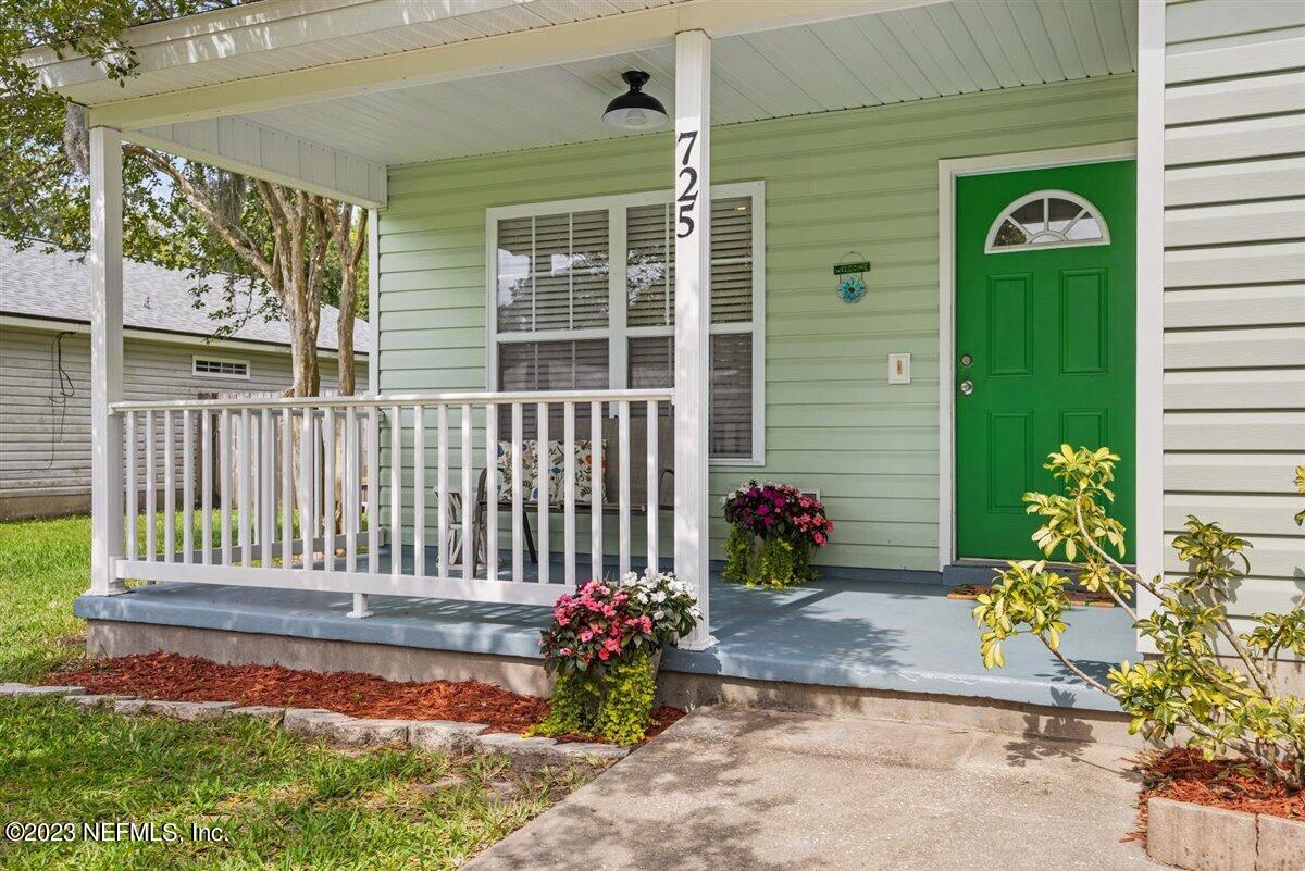 725 Alexander Street St. Augustine, FL 32084 - Photo 2 of 13 a front view of a house