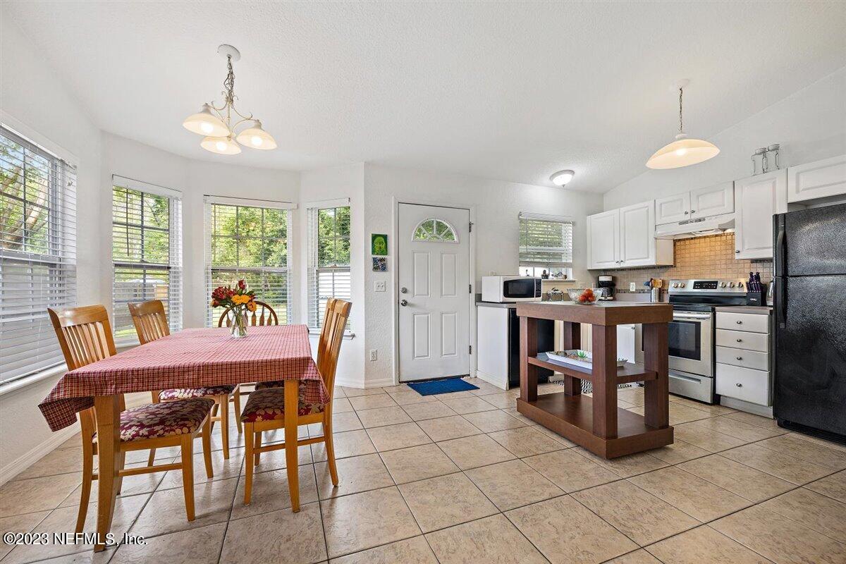 725 Alexander Street St. Augustine, FL 32084 - Photo 3 of 13 a dining room with furniture and kitchen view