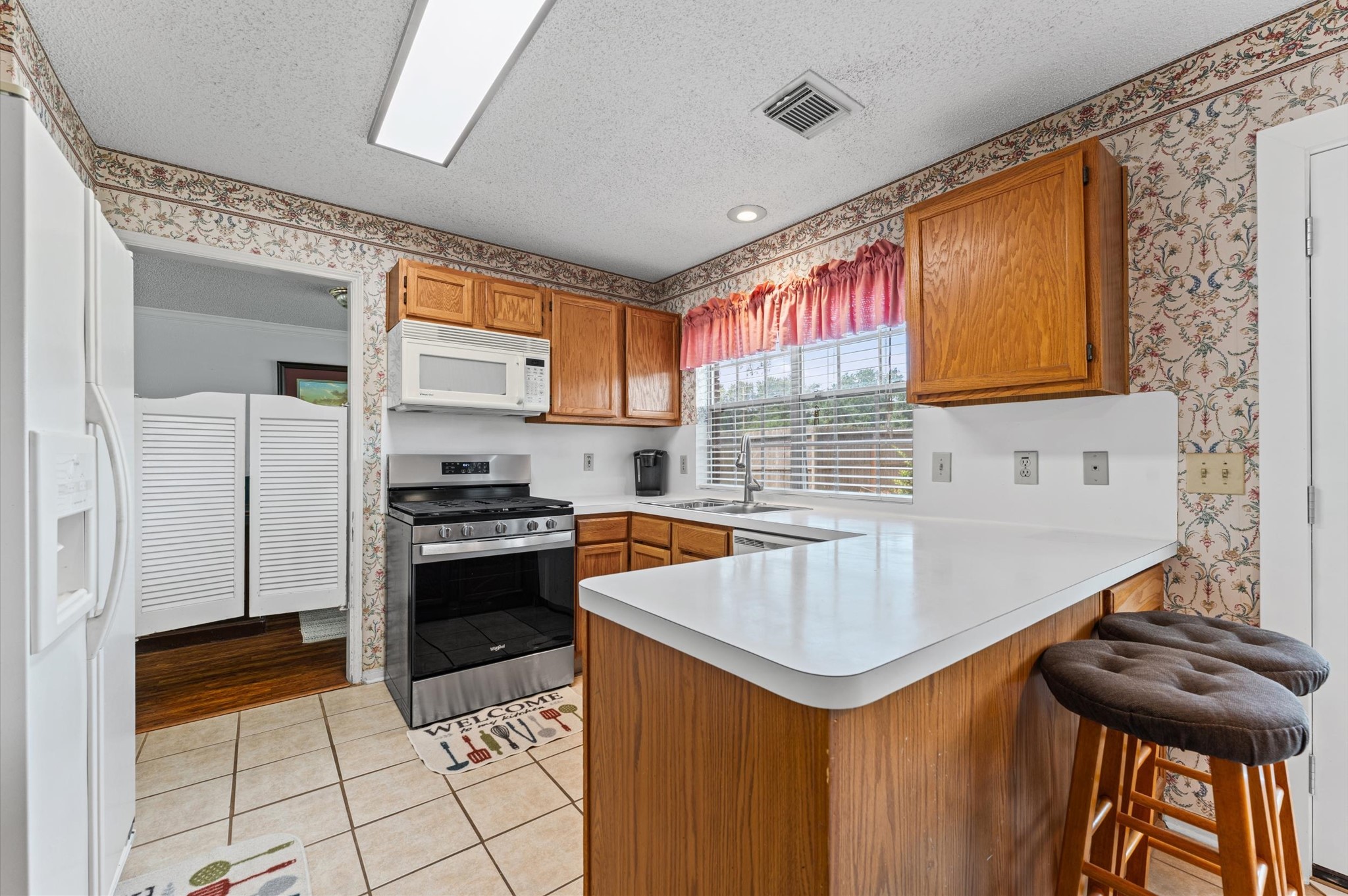 9903 Burntfork Street Houston, TX 77064 - Photo 8 of 25 The stove was replaced this year!