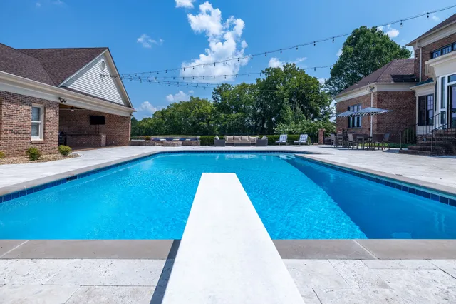 $14,499,000 | 607 Sunnyside Lane, Columbia, TN 38401