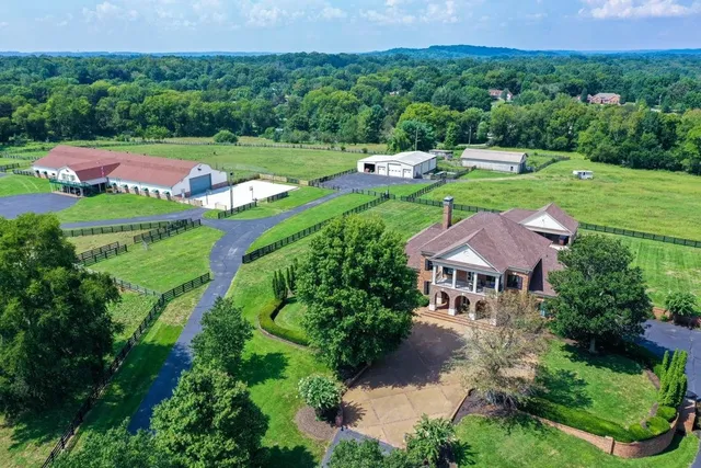 $14,499,000 | 607 Sunnyside Lane, Columbia, TN 38401