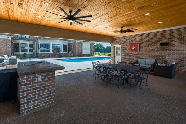$14,499,000 | 607 Sunnyside Lane, Columbia, TN 38401