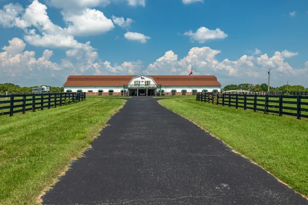 $14,499,000 | 607 Sunnyside Lane, Columbia, TN 38401