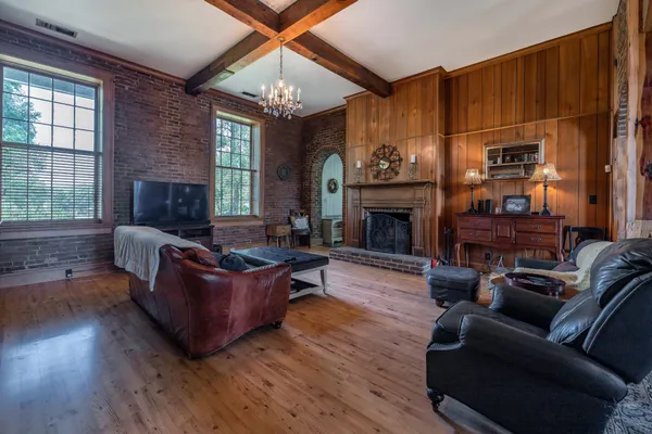 $14,499,000 | 607 Sunnyside Lane, Columbia, TN 38401