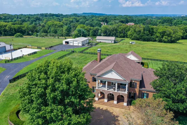 $14,499,000 | 607 Sunnyside Lane, Columbia, TN 38401