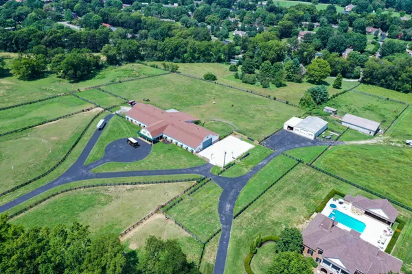 $14,499,000 | 607 Sunnyside Lane, Columbia, TN 38401