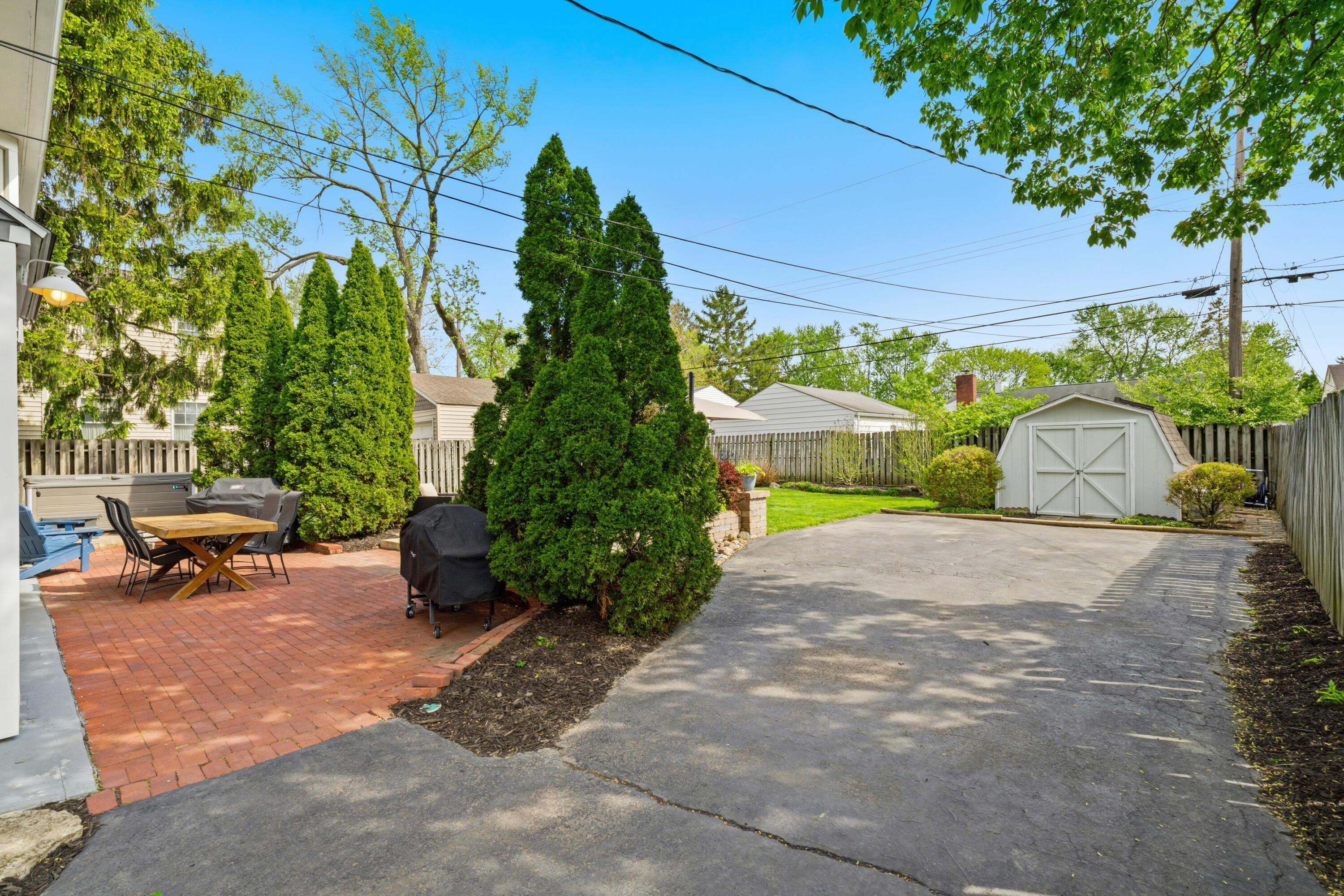 2255 Cranford Road Columbus, OH 43221 - Photo 50 of 67 Driveway