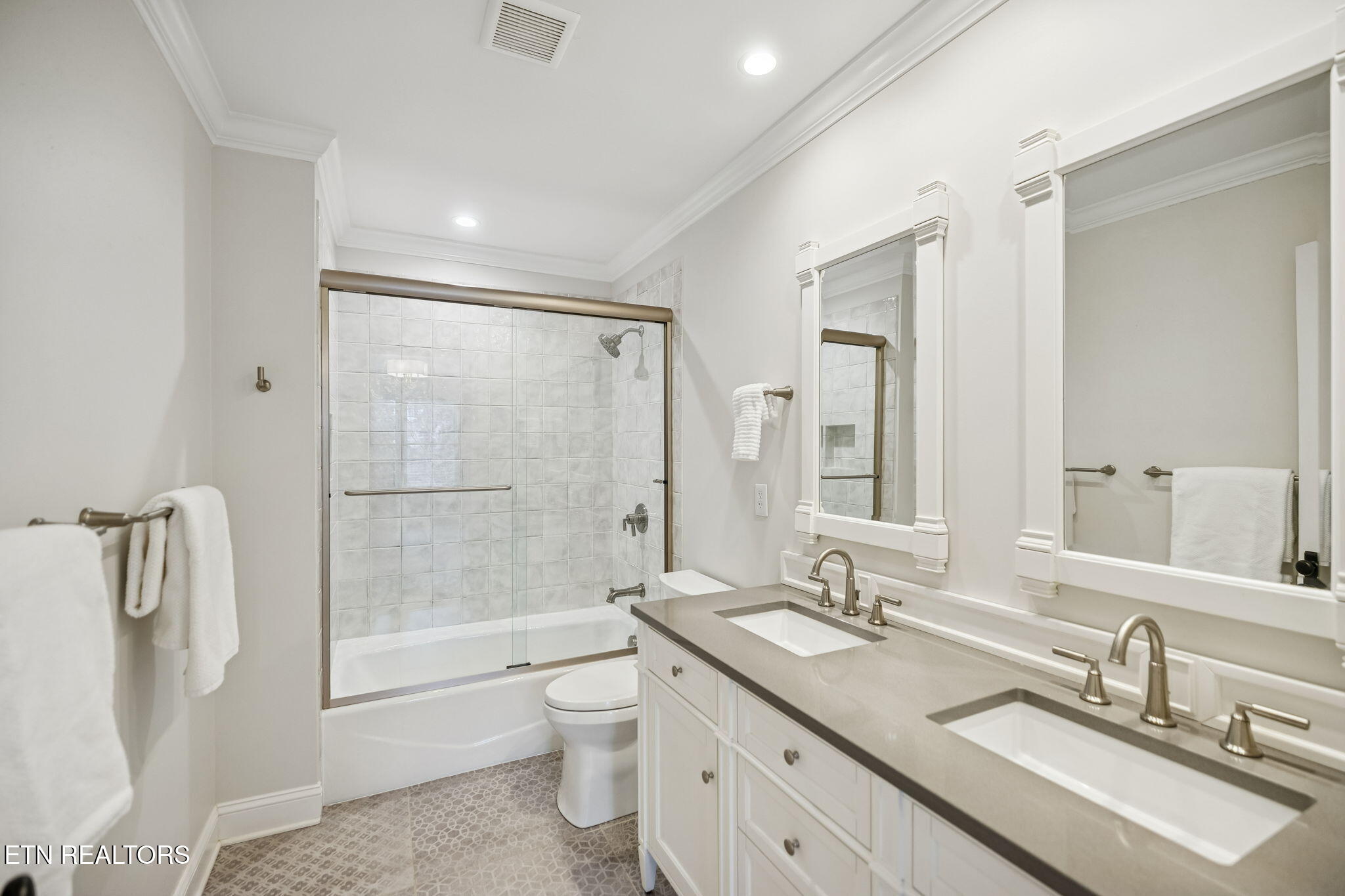 4225 Valencia Road Southwest Knoxville, TN 37919 - Photo 14 of 40 Primary Suite Bath