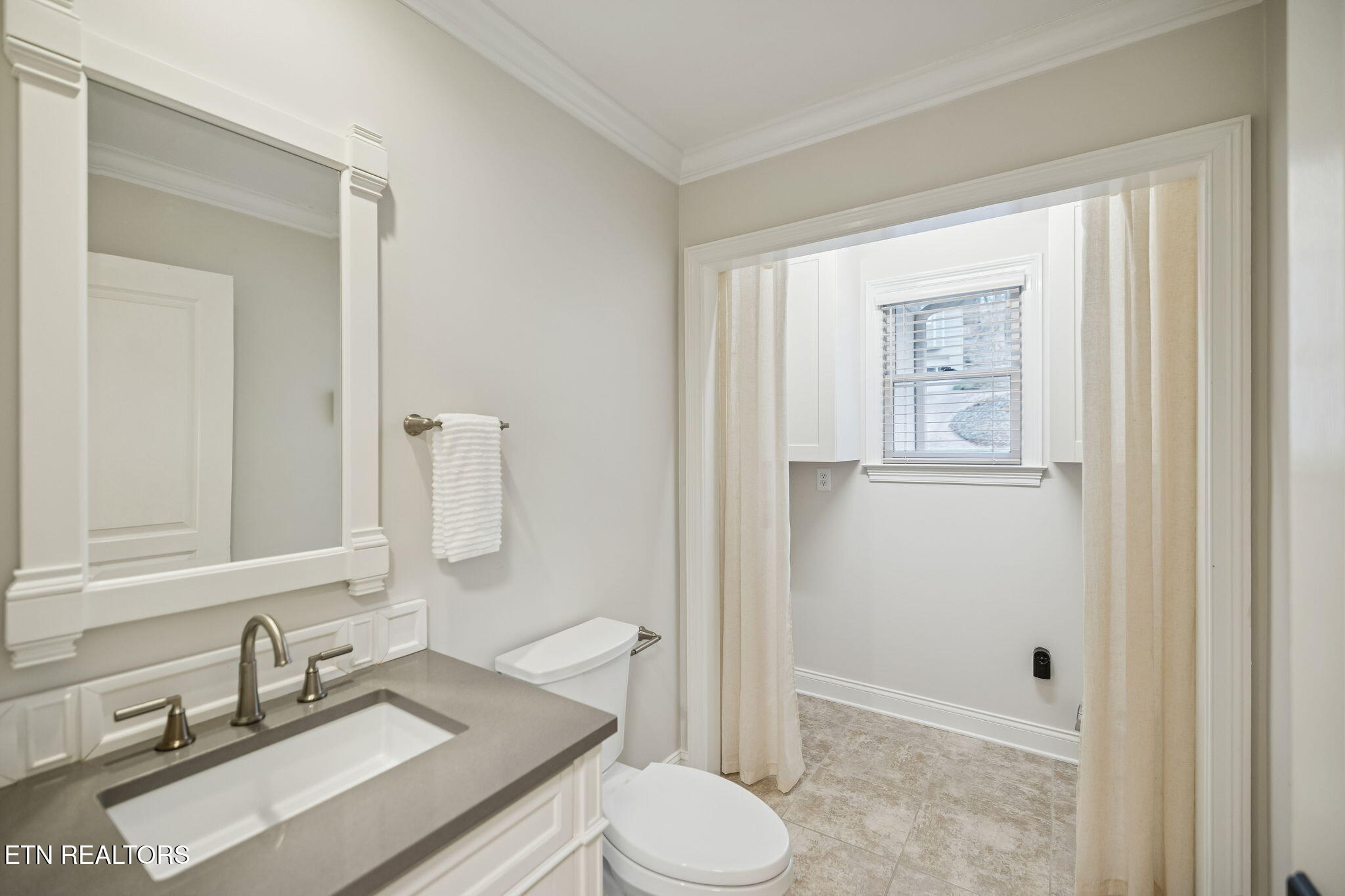 4225 Valencia Road Southwest Knoxville, TN 37919 - Photo 16 of 40 Powder Room