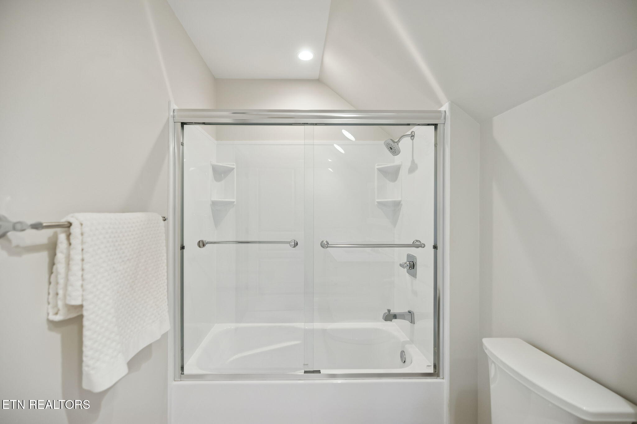 4225 Valencia Road Southwest Knoxville, TN 37919 - Photo 22 of 40 Bath 2