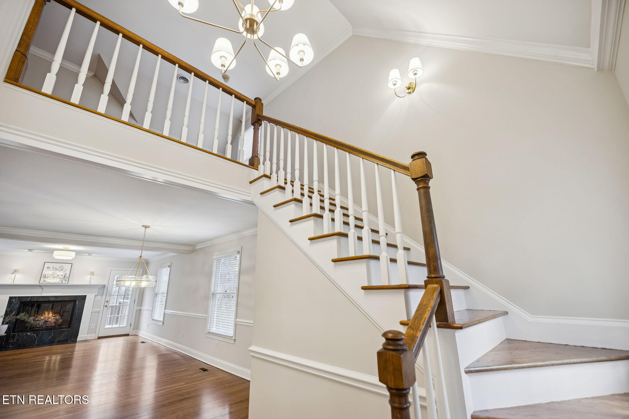 4225 Valencia Road Southwest Knoxville, TN 37919 - Photo 4 of 40 Foyer