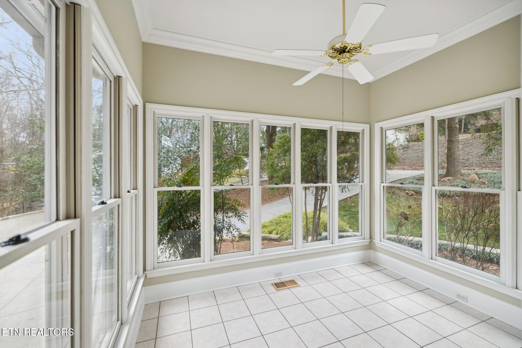 4225 Valencia Road Southwest Knoxville, TN 37919 - Photo 7 of 40 Sunroom