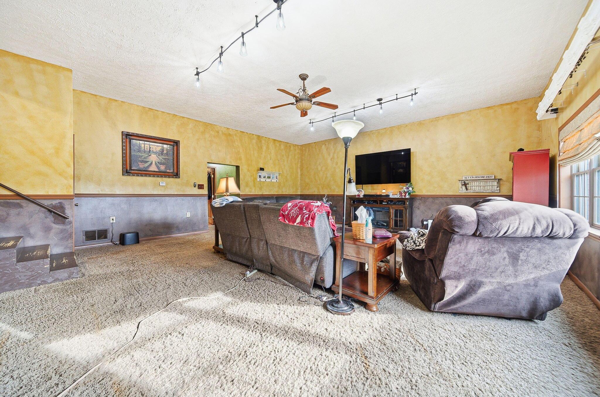 1040 Straight Creek Road Waverly, OH 45690 - Photo 11 of 113 Family Room