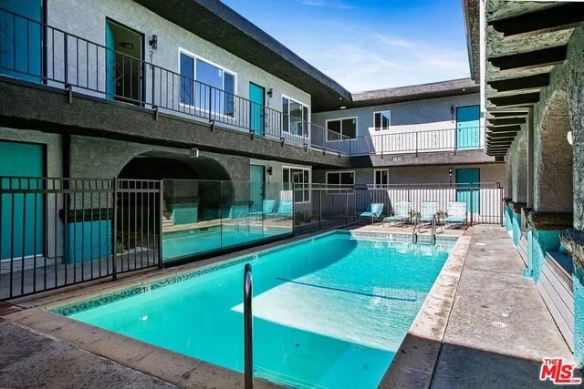 $1,795 | 6640 Woodley Avenue, Unit 210, Van Nuys, CA 91406