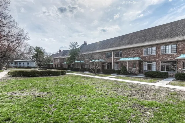 $319,000 | 8361 Somerset Drive, Unit 303, Prairie Village, KS 66207