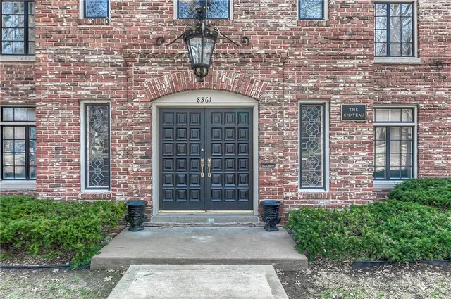 $319,000 | 8361 Somerset Drive, Unit 303, Prairie Village, KS 66207