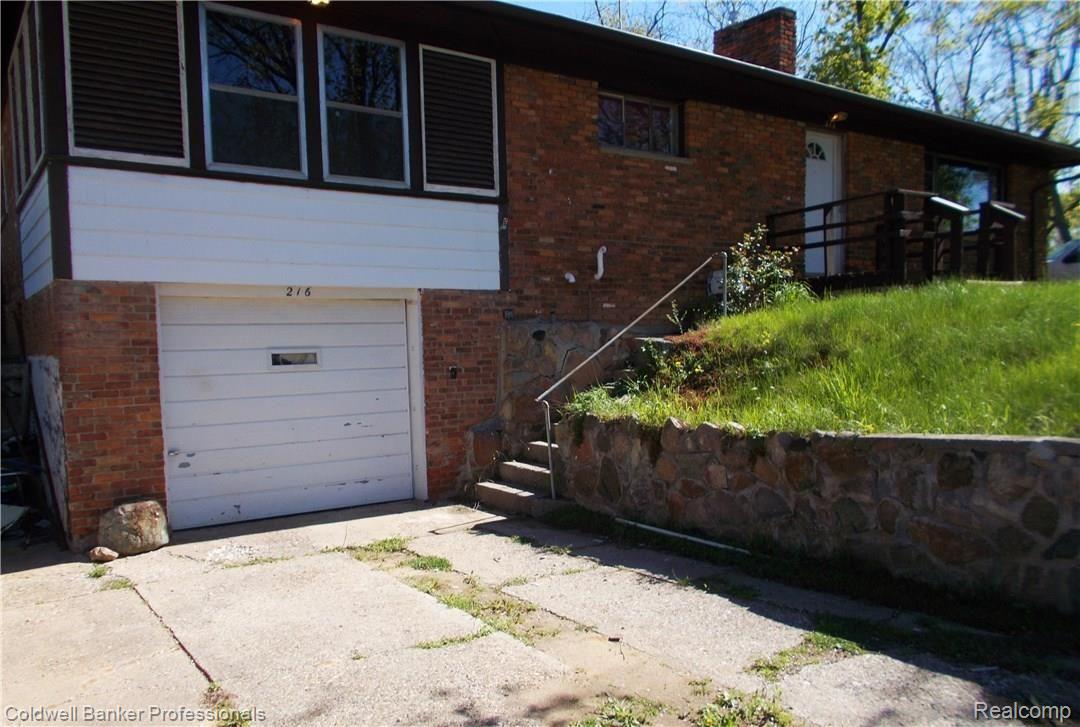 216 West Kennett Road Pontiac, MI 48340 - Photo 2 of 10 001.JPG