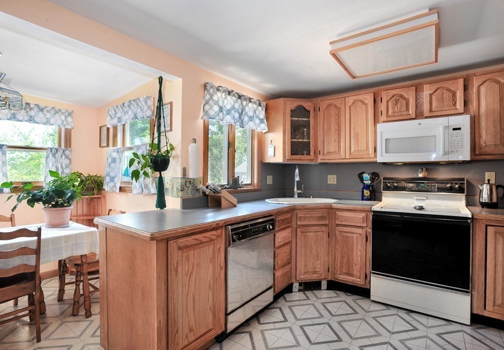 10 Sagamore Road Weymouth, MA 02191 - Photo 5 of 32 Gallery Image 5