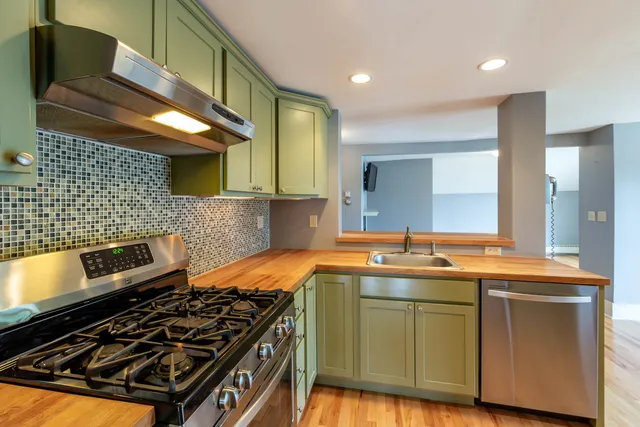 $2,595 | 77 Centre Street, Concord, NH 03301