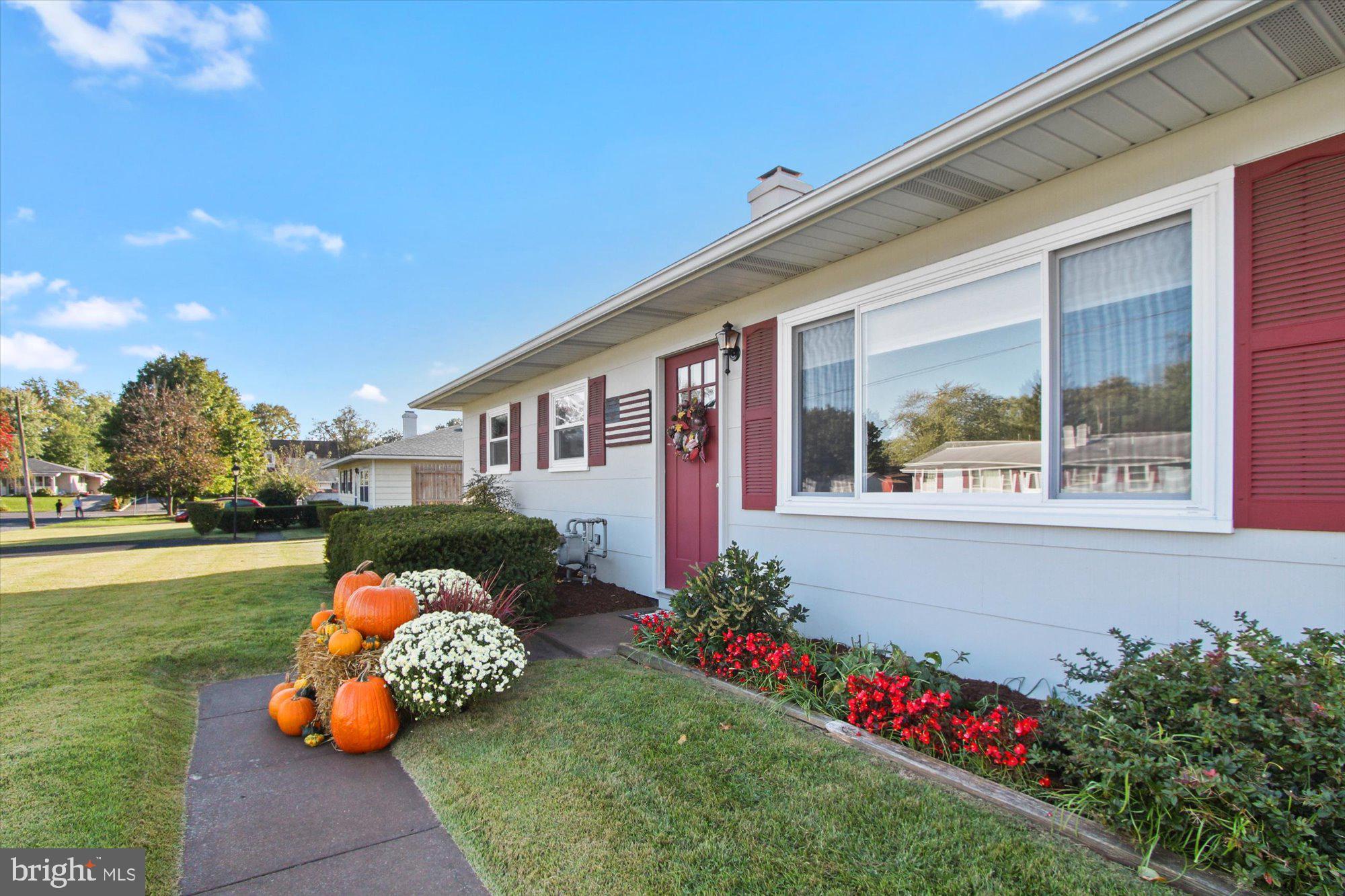 2465 Dunbar Road York, PA 17408 - Photo 2 of 28