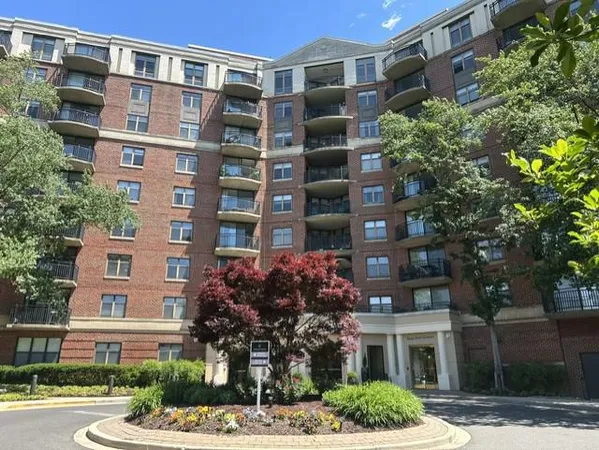 $2,200 | 3401 38th Street Northwest, Unit 203, Washington, DC 20016