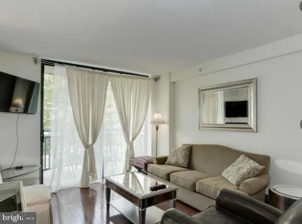 $2,200 | 3401 38th Street Northwest, Unit 203, Washington, DC 20016